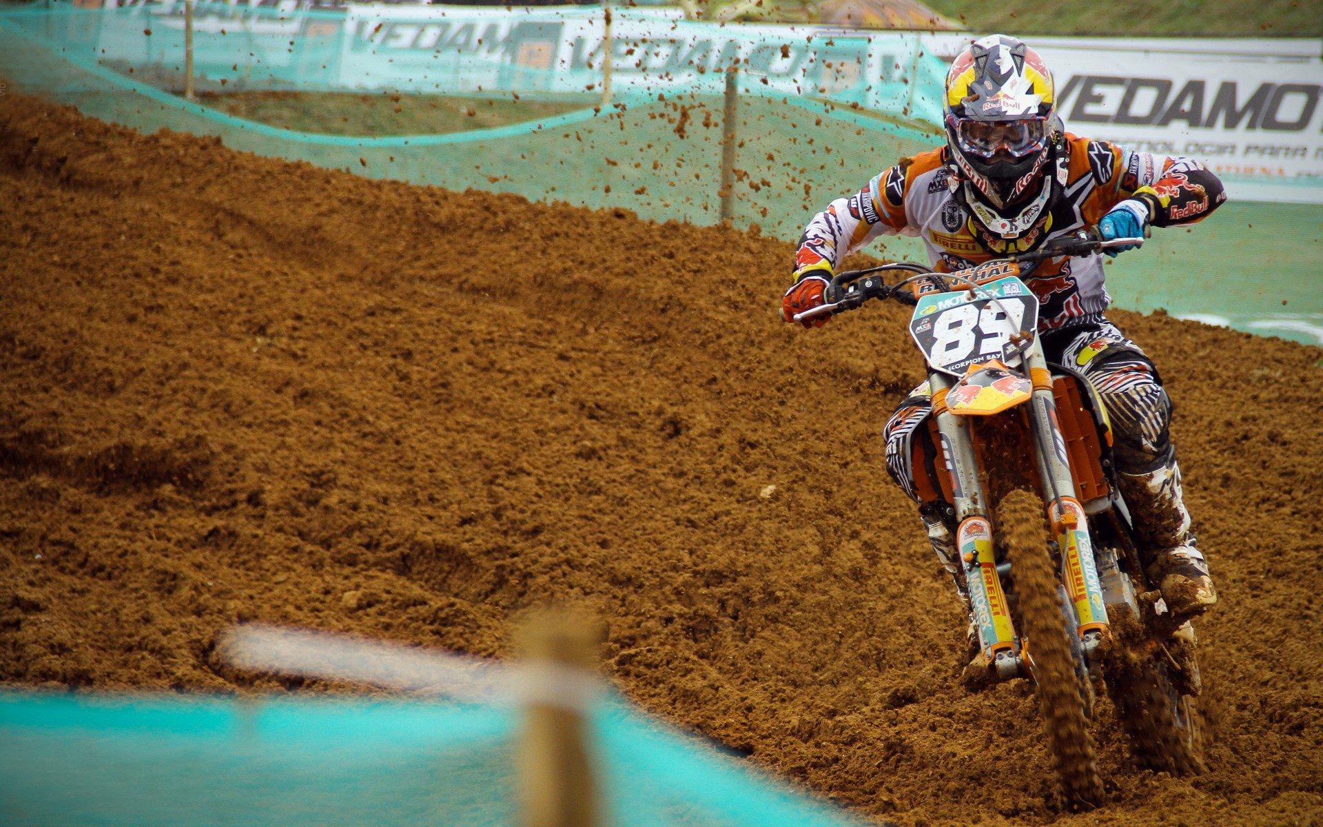 中超联赛严惩赛场违规行为，张玉宁遭停赛3场罚款3万元，引发职业化讨论