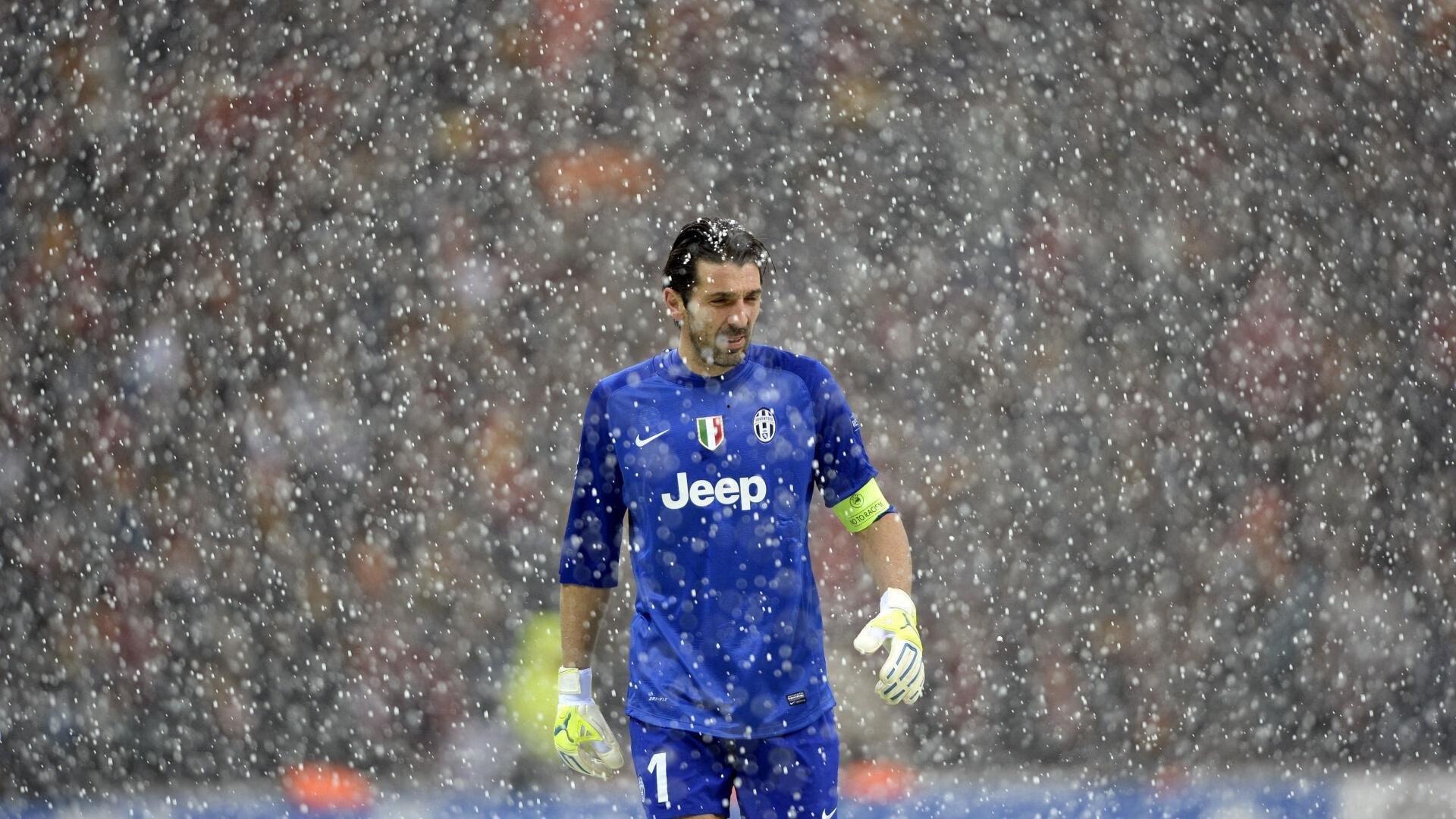 德甲揭幕战，莱万破门难救主 佐默神扑助门兴逼平拜仁